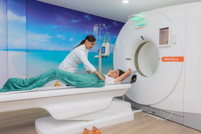 Cuidado com o conforto da paciente na tomografia