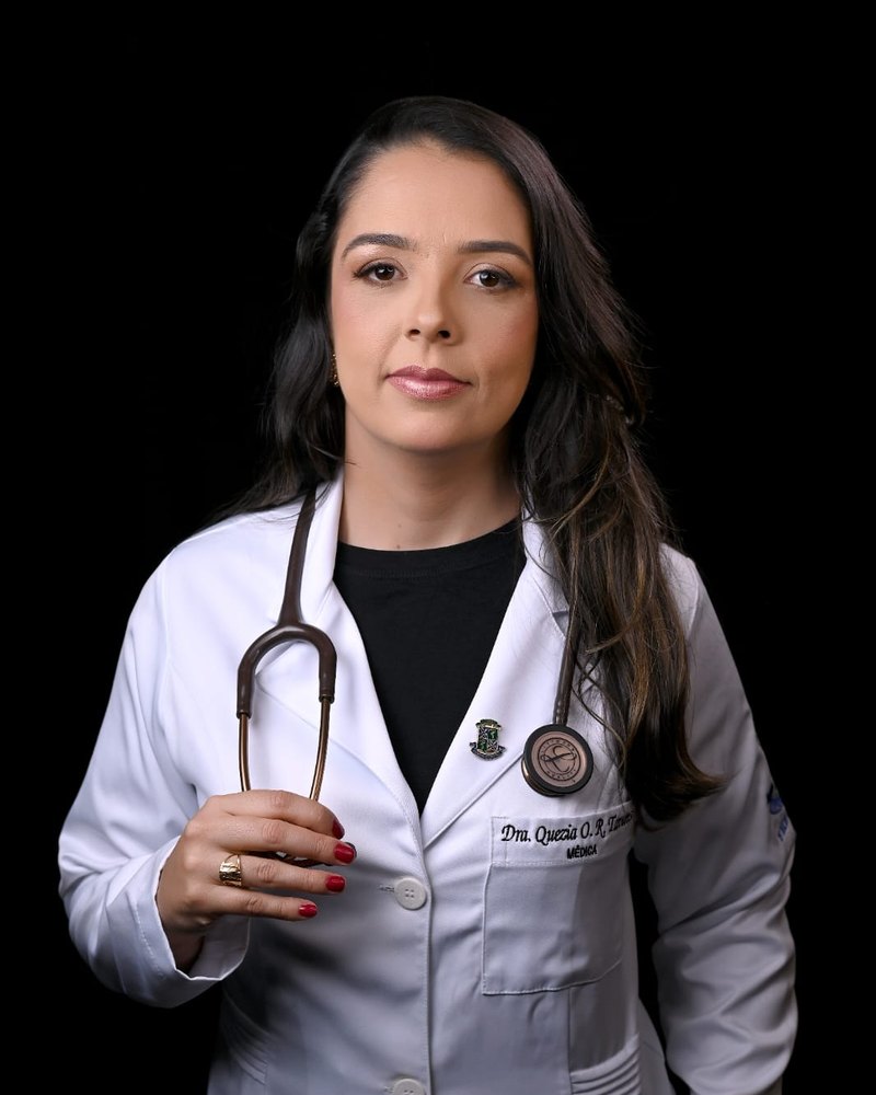 Dra. Quezia Oliveira Ribeiro Tavares