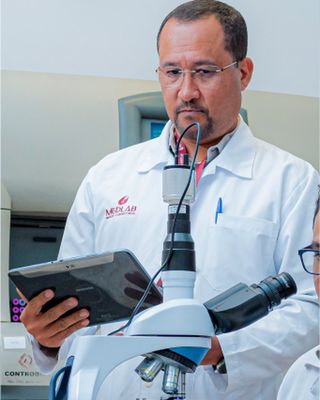 Dr. Carlisvan de Oliveira Reis